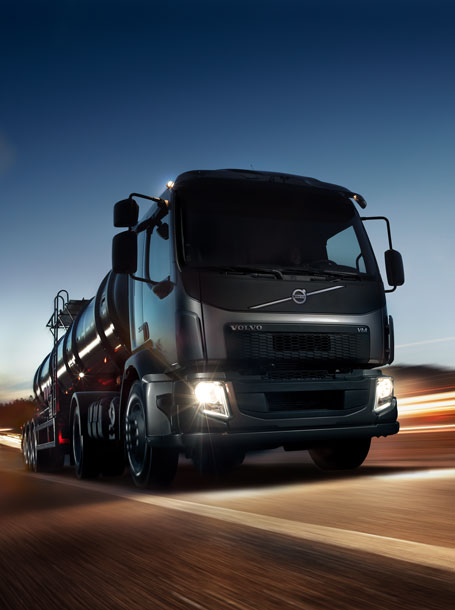 Robuste Volvo Trucks für den Transport.