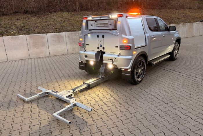 Unitec Soest GmbH. Der Volkswagen Amarok mit Hubbrillenaufbau von Towmaxx mit allerhand Sonderausstattung.