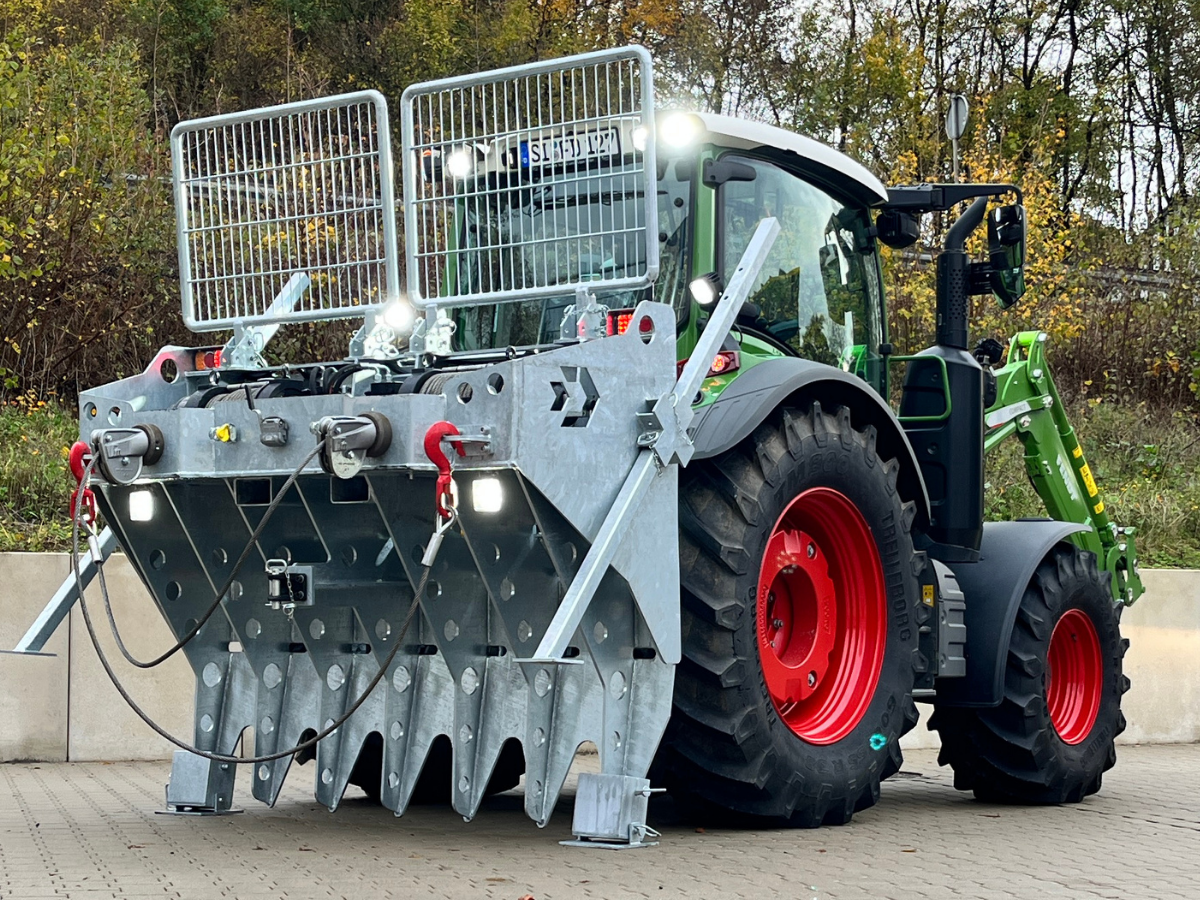 Hydraulische Seilwinde am Traktor