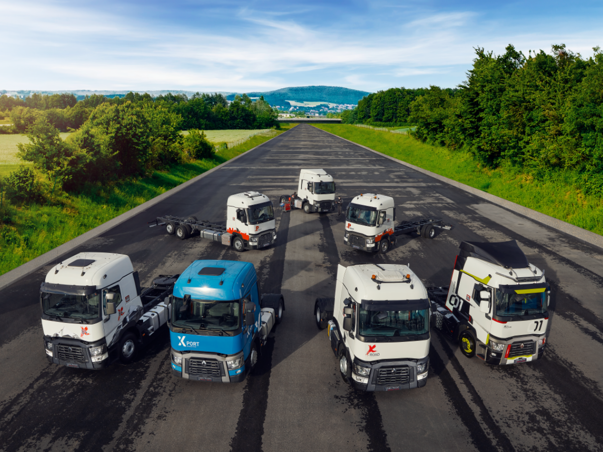 Renault Trucks Lagerfahrzeuge auf einer Landebahn für den Verkauf bei Dietrich Trucks